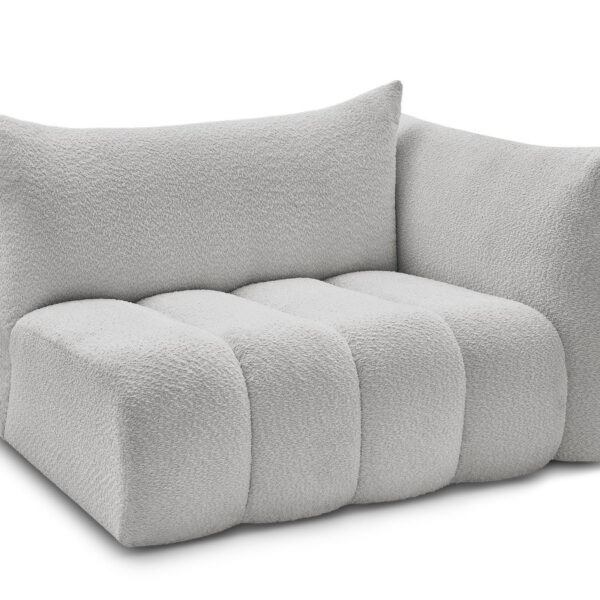 Canapé Bobochic Azra en tissu bouclette gris clair avec accoudoir droit